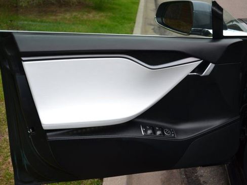 Used 2019 Tesla Model S Long Range image 16