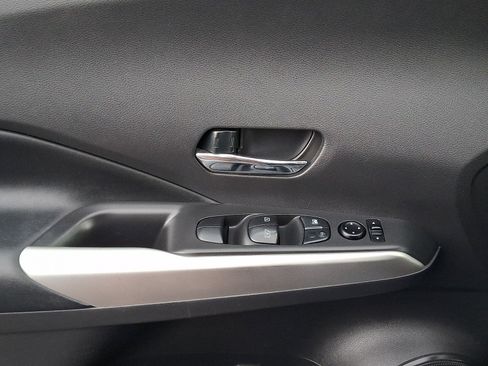 Used 2019 Nissan Kicks SR w/ SR Premium Package FWD image 13