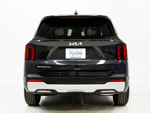 Certified 2025 Kia Sorento LX image 29