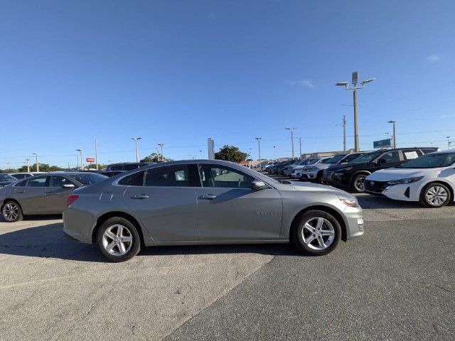 Used 2023 Chevrolet Malibu LS w/ Driver Confidence Package FWD image 2