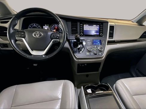 Used 2020 Toyota Sienna XLE FWD image 14