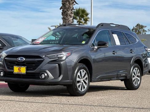 Used 2025 Subaru Outback Premium image 8