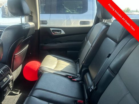 Used 2020 Nissan Pathfinder SL FWD image 12