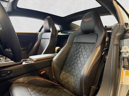 Used 2025 Aston Martin Vanquish image 13