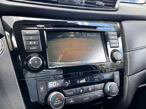 Used 2020 Nissan Rogue SV image 25
