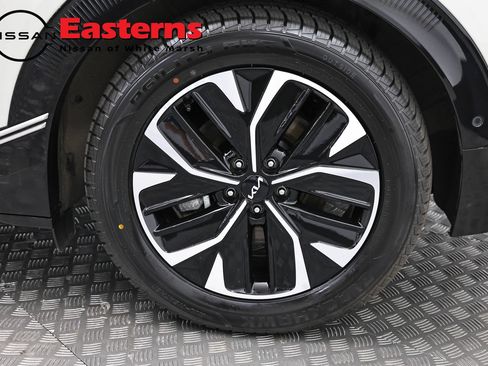 Used 2022 Kia EV6 Wind w/ Wind Technology Package AWD/4WD image 30