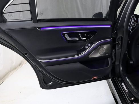 Certified 2022 Mercedes-Benz S 500 4MATIC w/ AMG Line Package image 29