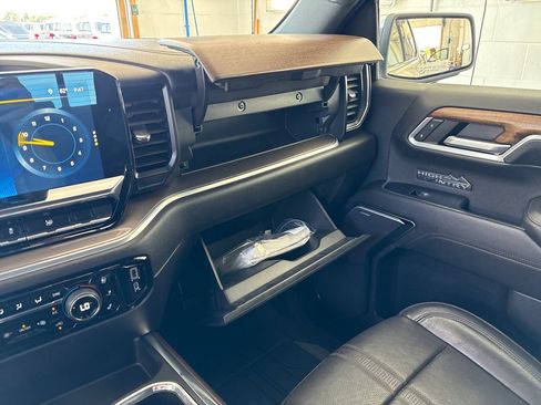 Used 2022 Chevrolet Silverado 1500 High Country AWD/4WD image 46