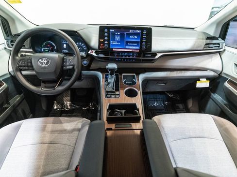 Used 2024 Toyota Sienna LE image 13