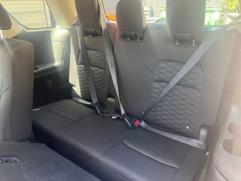 Used 2025 Nissan Pathfinder SV image 28