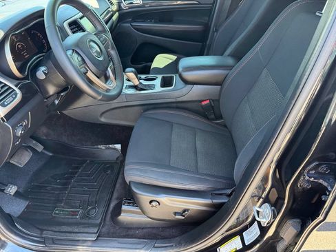 Used 2016 Jeep Grand Cherokee Laredo 75th Anniversary AWD/4WD image 10
