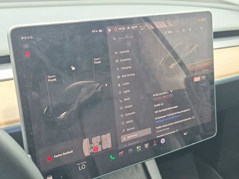 Used 2022 Tesla Model Y Performance AWD/4WD image 29