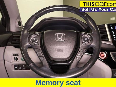 Used 2017 Honda Pilot Touring image 14