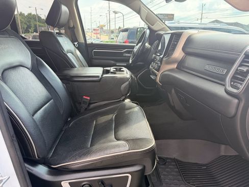 Used 2019 RAM 1500 Laramie AWD/4WD image 16