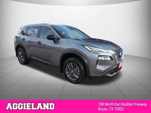Used 2021 Nissan Rogue S FWD image 3