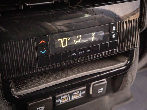 Used 2024 Jeep Wagoneer Series II w/ Flexible Seating Group AWD/4WD image 29