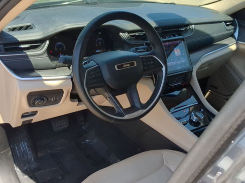 Used 2022 Jeep Grand Cherokee Limited AWD/4WD image 10
