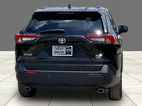 Used 2025 Toyota RAV4 XLE AWD/4WD image 4