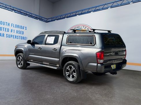 Used 2016 Toyota Tacoma TRD Sport image 3