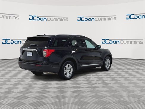 Used 2023 Ford Explorer XLT image 9