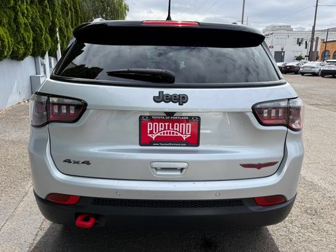 Used 2025 Jeep Compass Trailhawk AWD/4WD image 6