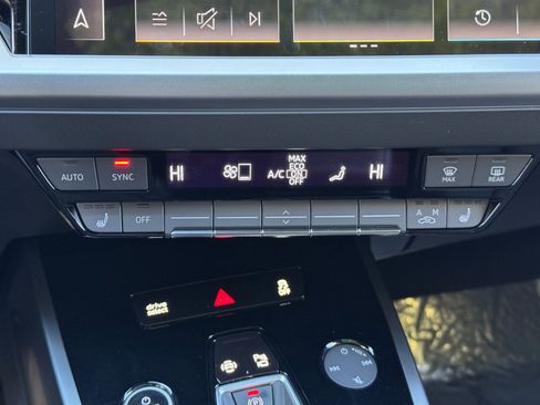 Used 2024 Audi Q4 e-tron Premium Plus w/ Premium Plus image 32