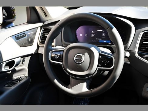 Certified 2023 Volvo XC90 B6 Ultimate w/ Protection Package Premier AWD/4WD image 18