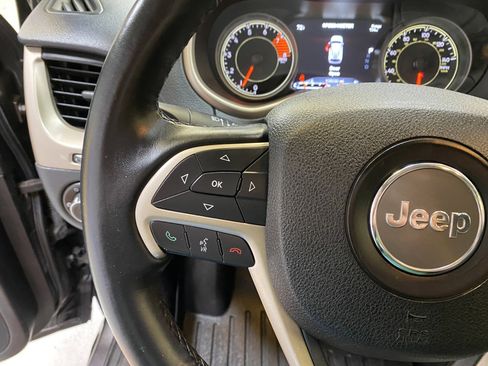 Used 2016 Jeep Cherokee Limited AWD/4WD image 34