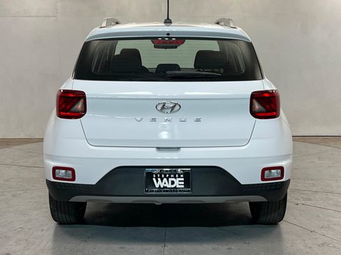 Used 2025 Hyundai Venue SEL FWD image 5