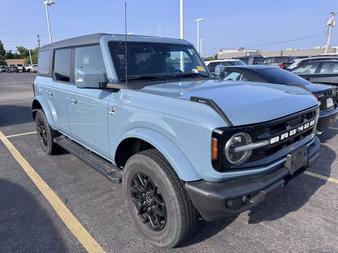 Used 2023 Ford Bronco Outer Banks AWD/4WD image 3
