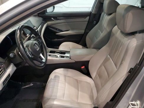 Used 2018 Honda Accord Touring image 10