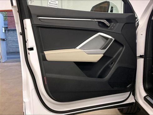 Certified 2025 Audi Q3 2.0T Premium image 24