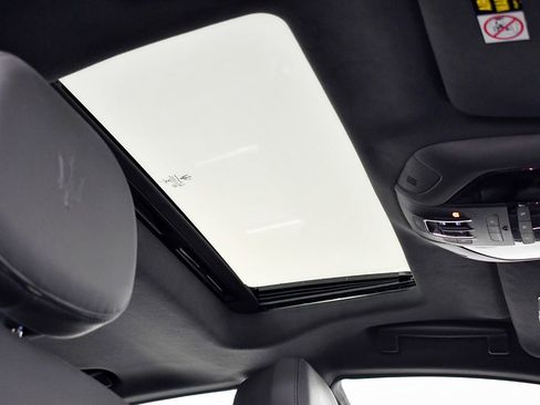 Used 2017 Maserati Ghibli image 53