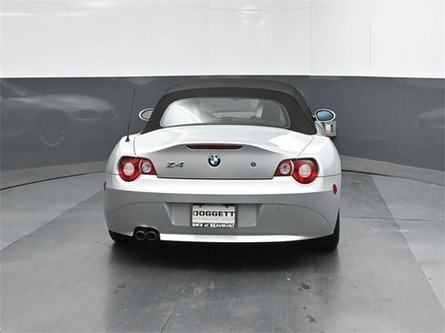 Used 2005 BMW Z4 2.5i image 8