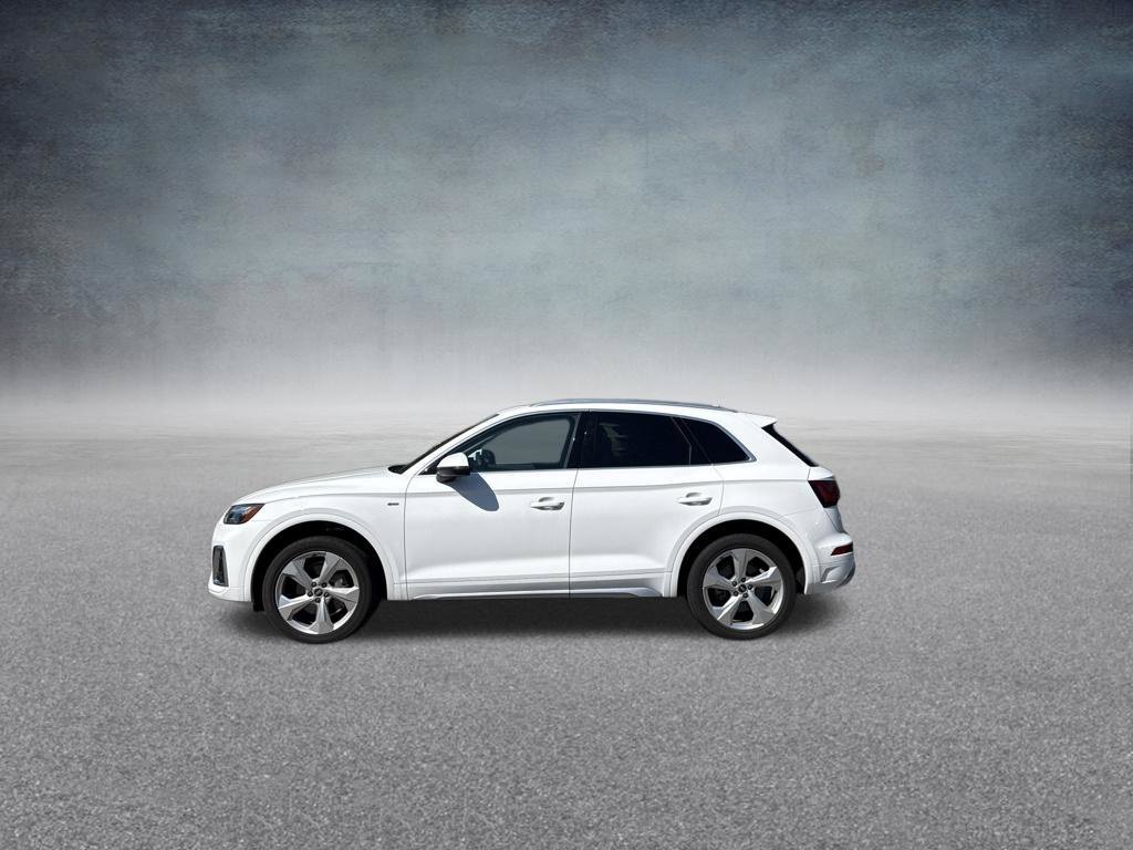 Used 2022 Audi Q5 2.0T Premium Plus w/ Premium Plus Package AWD/4WD image 2