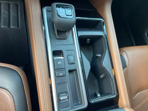 Used 2024 Nissan Pathfinder Platinum w/ Cargo Package FWD image 27