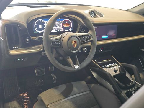 Used 2025 Porsche Cayenne GTS AWD/4WD image 4