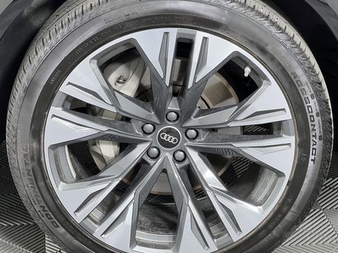 Used 2025 Audi Q8 Prestige AWD/4WD image 12