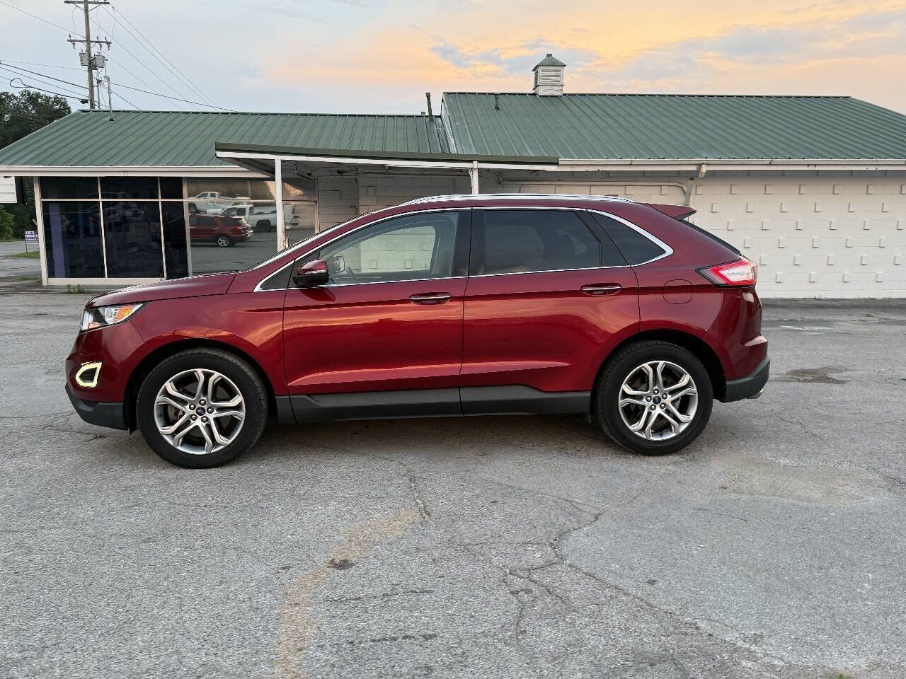 Used 2016 Ford Edge Titanium w/ Technology Package AWD/4WD image 4