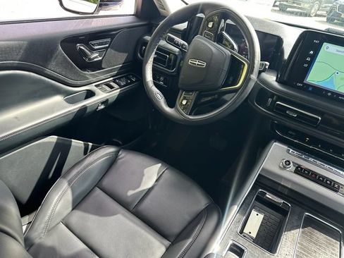 Used 2025 Lincoln Aviator AWD image 23