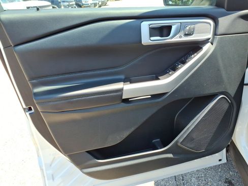 Used 2021 Ford Explorer Limited w/ Hybrid Equipment Group 310A AWD/4WD image 17