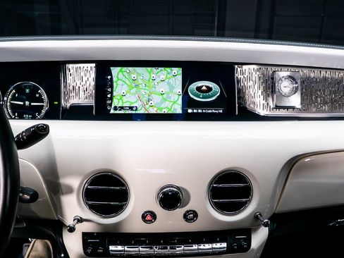 Used 2019 Rolls-Royce Phantom Sedan RWD image 40