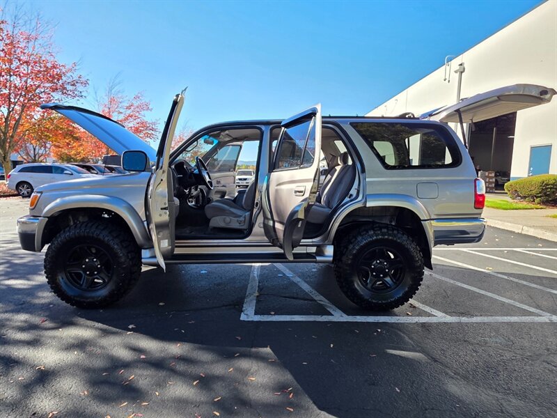 Used 2001 Toyota 4Runner SR5 AWD/4WD image 23