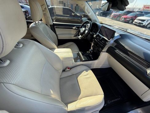 Used 2022 Lexus GX 460 Luxury w/ Off Road Package image 11