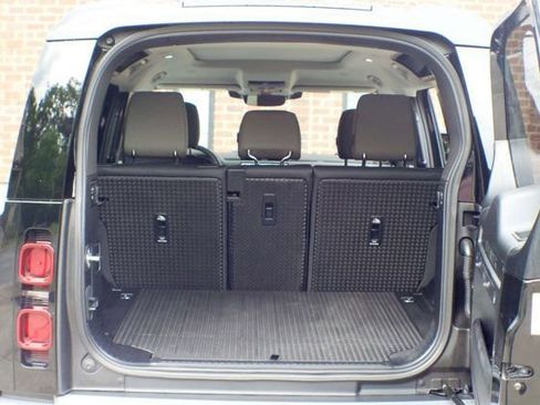 Used 2025 Land Rover Defender 110 S AWD/4WD image 54