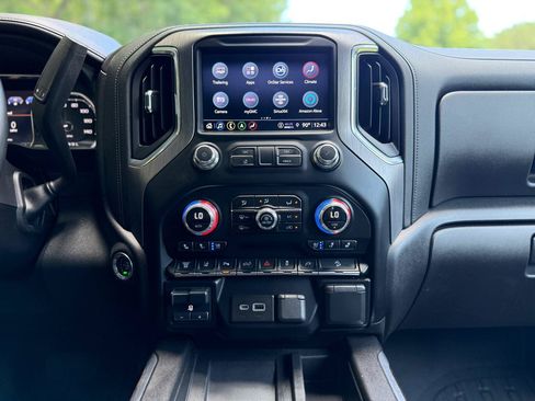 Used 2023 GMC Sierra 2500 Denali w/ Denali Ultimate Package AWD/4WD image 27
