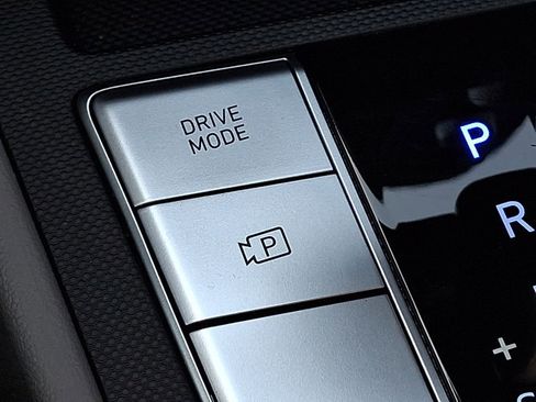 Certified 2025 Hyundai Elantra Sport image 23