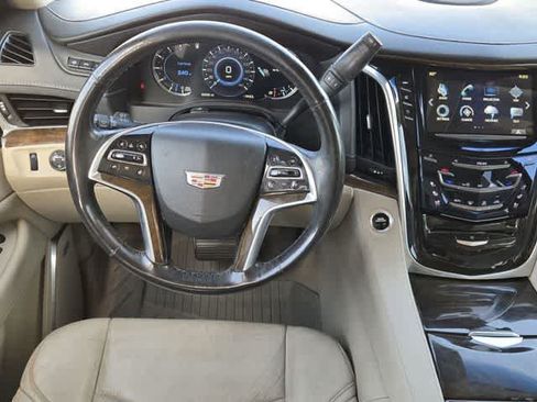 Used 2019 Cadillac Escalade Luxury RWD image 16
