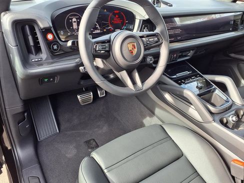 New 2026 Porsche Cayenne GTS image 4