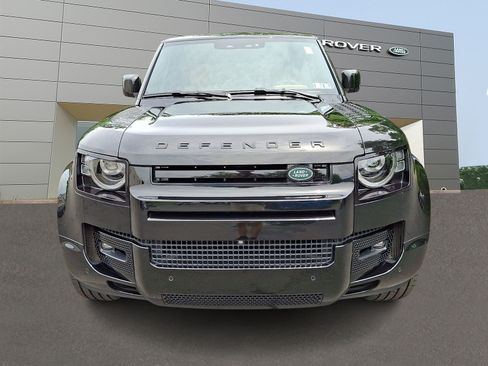 Used 2024 Land Rover Defender 110 V8 AWD/4WD image 8